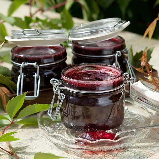 Mustaherukkahyytelö Hillosokerilla tai Hillo-marmeladisokerilla