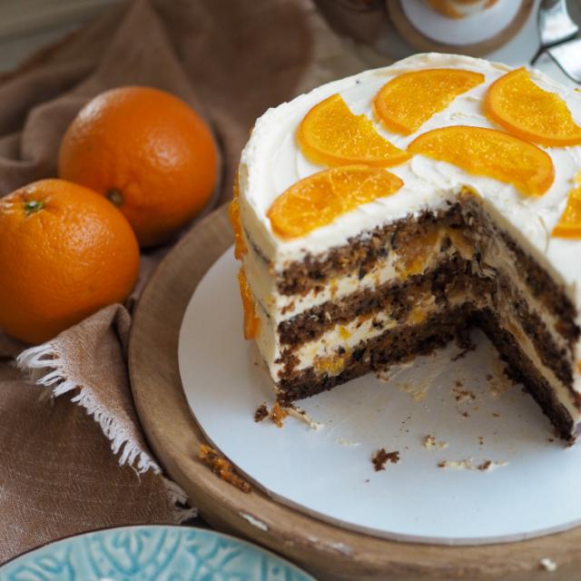 Mehevä appelsiini-porkkanakakku