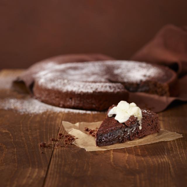 Mehevä suklaa-appelsiinikakku