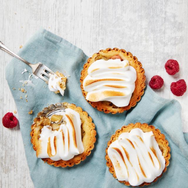 Mini rhubarb pies with warm-whipped meringue