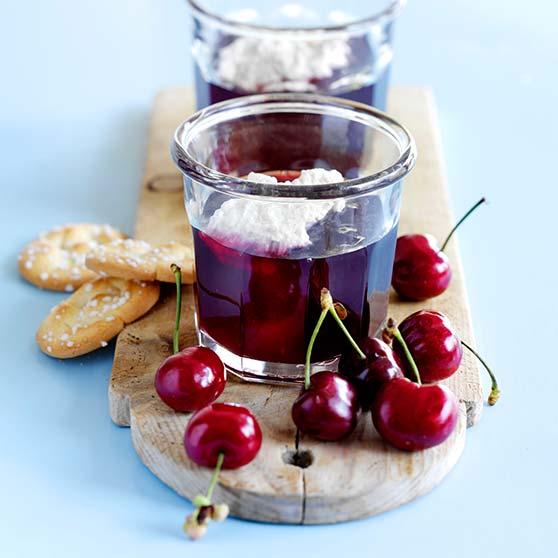 Cherry soup with cinnamon cream